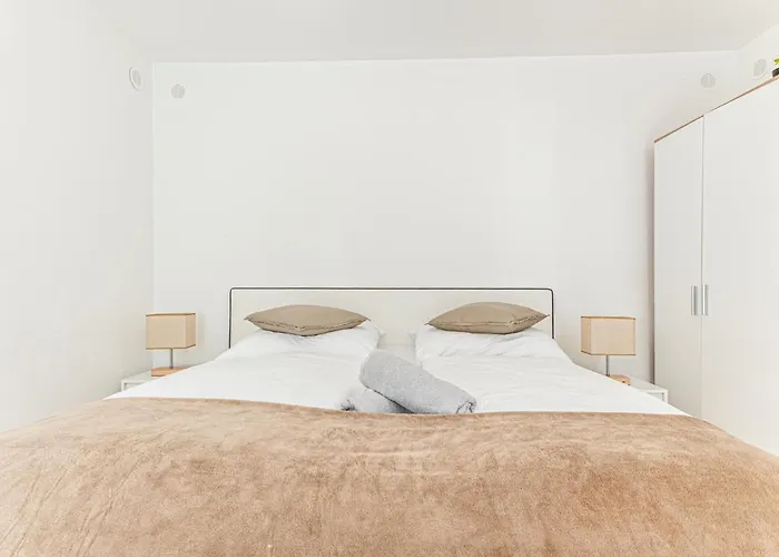 Vibes: 1br Apt, 10 Min To Westbahnhof * Vídeň